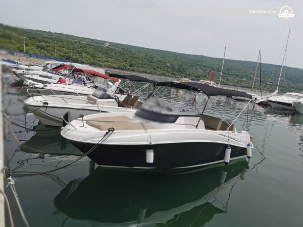 Hırvatistan'ın İstria bölgesindeki Krk'ta, motorlu teknemizle su maceraları dolu mükemmel bir tatil.
