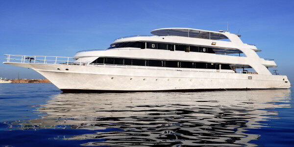 Wonderful Sails with an Amazing Motor Yacht in Egypt