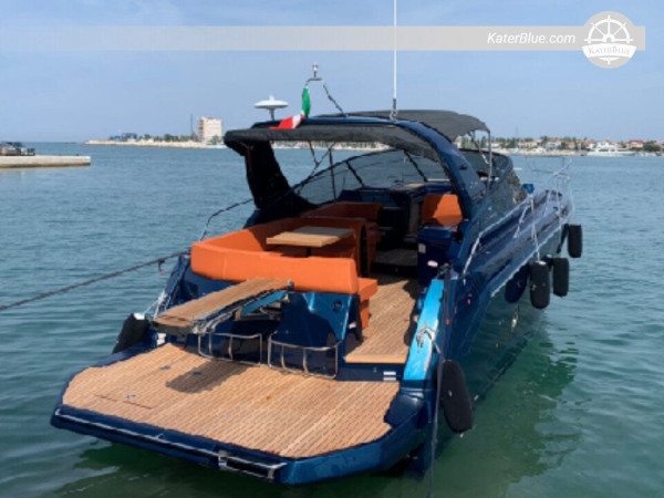 Esperienza di crociera a bordo del Motor Yacht Cranchi Z 35 a Tivat, Montenegro