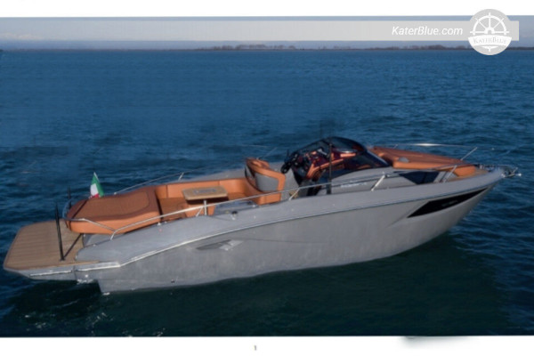 Esperienza di crociera a bordo del Motor Yacht Cranchi E 30 a Tivat, Montenegro
