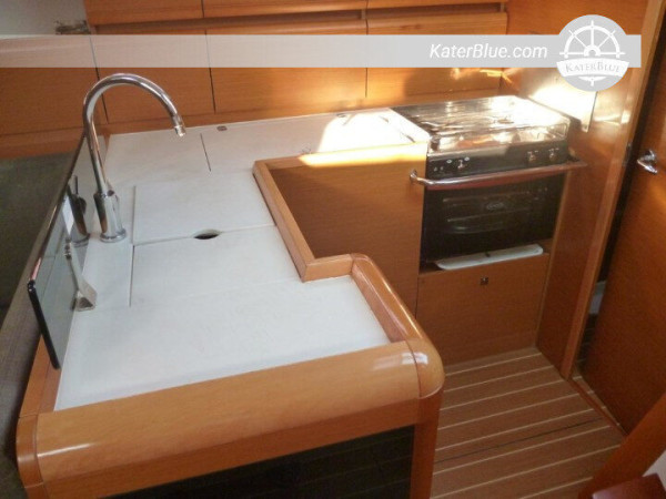 Esperienza di crociera a bordo dello yacht a vela Jeanneau Sun Odyssey a Tivat, Montenegro