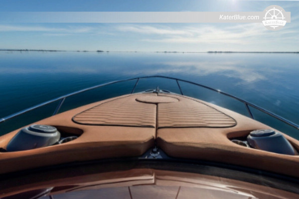 Esperienza di crociera a bordo del Motor Yacht Cranchi E 30 a Tivat, Montenegro