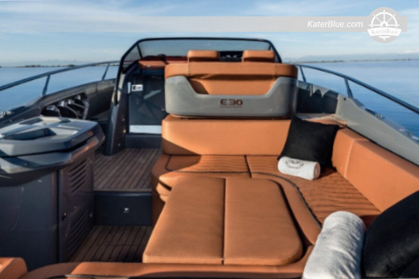 Esperienza di crociera a bordo del Motor Yacht Cranchi E 30 a Tivat, Montenegro
