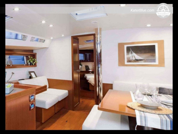 Esperienza di crociera a bordo dello yacht a vela Beneteau Oceanis 48 a Tivat, Montenegro.