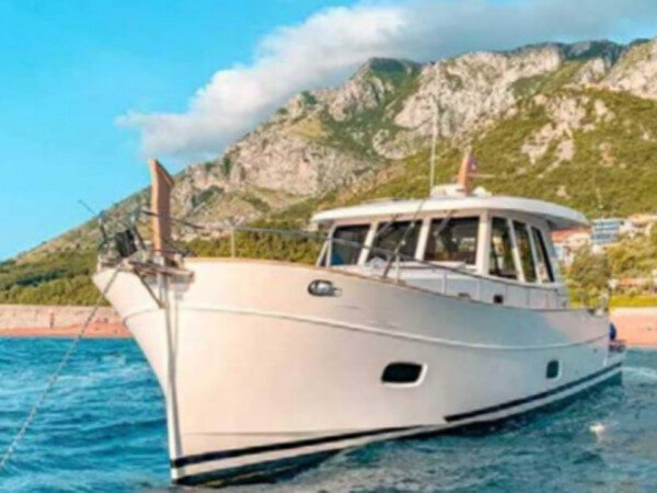 Esperienza di crociera Motor Yacht Menorquin Tivat-Montenegro