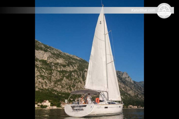 Esperienza di crociera a bordo dello yacht a vela Beneteau Oceanis 45 a Tivat, Montenegro.