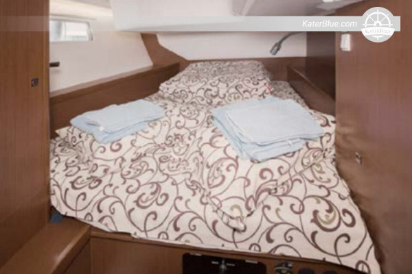 Esperienza di crociera a bordo dello yacht a vela Beneteau Oceanis 45 a Tivat, Montenegro.