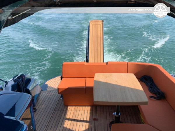 Esperienza di crociera a bordo del Motor Yacht Cranchi Z 35 a Tivat, Montenegro