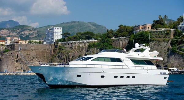 Krydstogtsoplevelse Motor Yacht Ghibli Tirana, Albanien