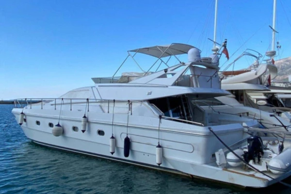 Sejloplevelse Motor Yacht Ferreti Tirana, Albanien