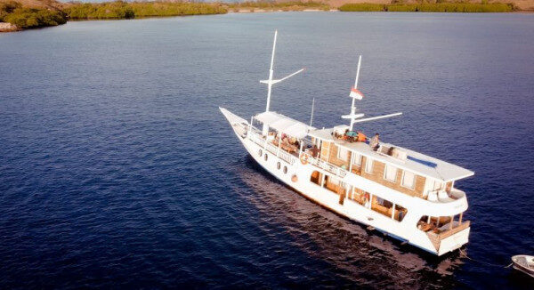 Cruising Experience Phinisi Taman Nasional Komodo-Indonesia 