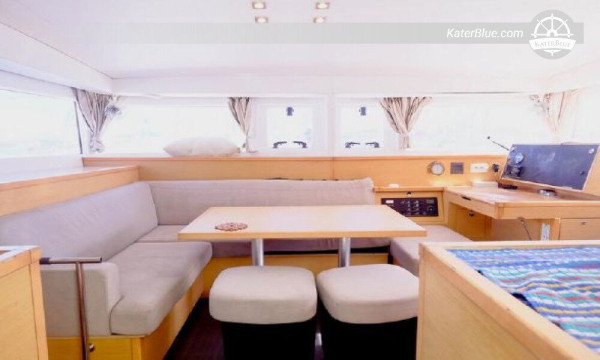 Катамаран Lagoon 400 S2, построенный в 2014 году, Афины-Греция