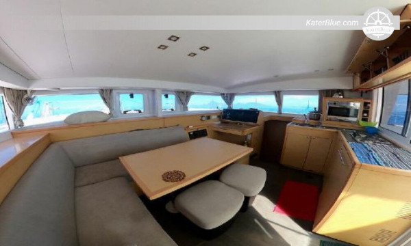 Катамаран Lagoon 400 S2, построенный в 2014 году, Афины-Греция