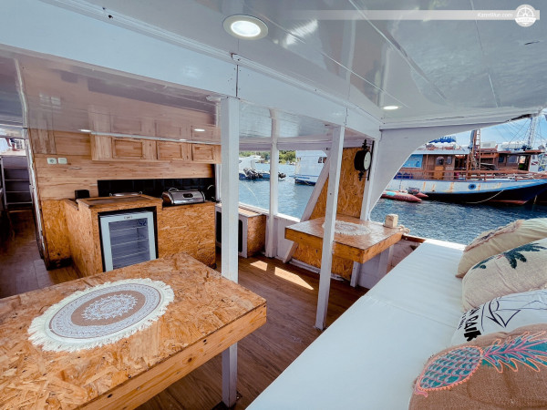Cruising Experience Phinisi Taman Nasional Komodo-Indonesia 