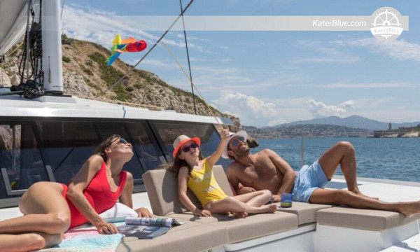 6-каютный катамаран Fountaine Pajot Astrea 42Athens-Greece
