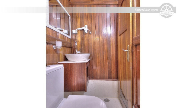26 metre uzunluğunda, nitelikli mürettebatıyla mavi sularda seyir için uygun gulet, Marmaris-Türkiye.