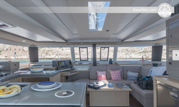 Konforlu salonlu Catamaran Fountaine Pajot Astrea 42, Atina-Yunanistan