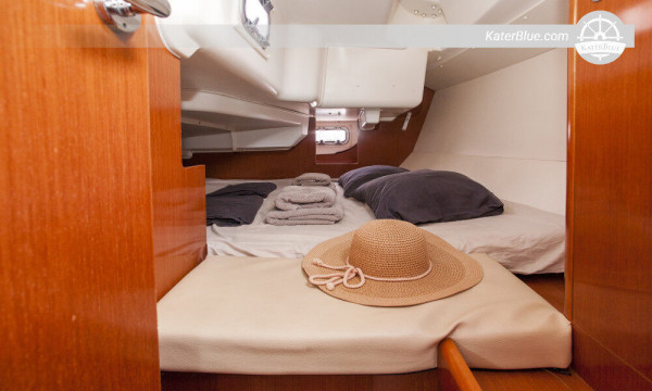 2010 built Sailing yacht Oceanis 31 Lefkada-Greece