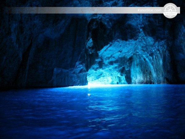 Sea ray sporty boat available for Blue cave Kotor-Montenegro