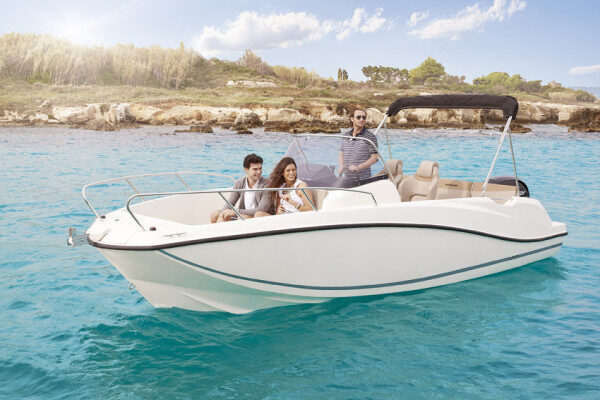 Motoscafo ideale Activ 675 per la Grotta Azzurra di Kotor, Montenegro