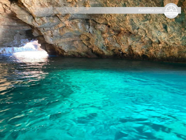 Sea ray sporty boat available for Blue cave Kotor-Montenegro