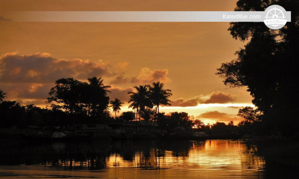 Sunset excursion on a super boat for 50 passengers Kerala-India
