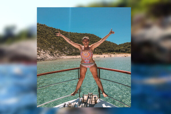 Hauskanpitoa turkoosissa aallossa Trogirissa, Kroatiassa