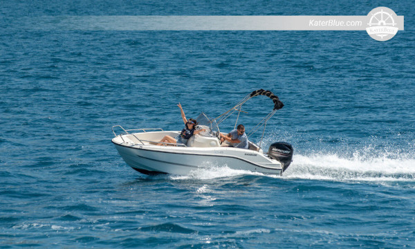 Escapada semanal de barco à vela sem tripulação em Brac, Croácia