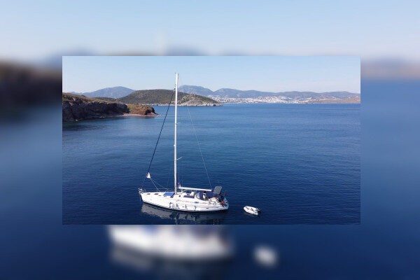 Ontdek de schoonheid van de blauwe golven bij Bodrum, Turkije.