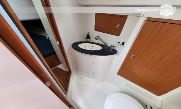 Perfect modern sailboat weekly charter Mellieha-Malta