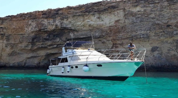 Premium Yacht Halvdagscharter Ghajnsielem-Malta