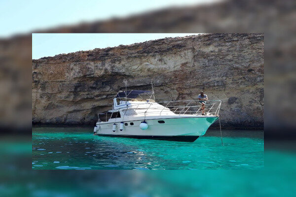 Premium Yacht Halvdagscharter Ghajnsielem-Malta