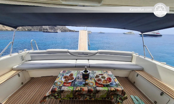 Deluxe motoryacht dag charter Ghajnsielem-Malta