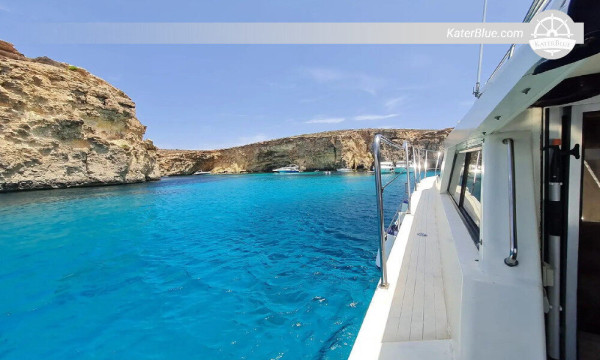 Deluxe motoryacht dag charter Ghajnsielem-Malta