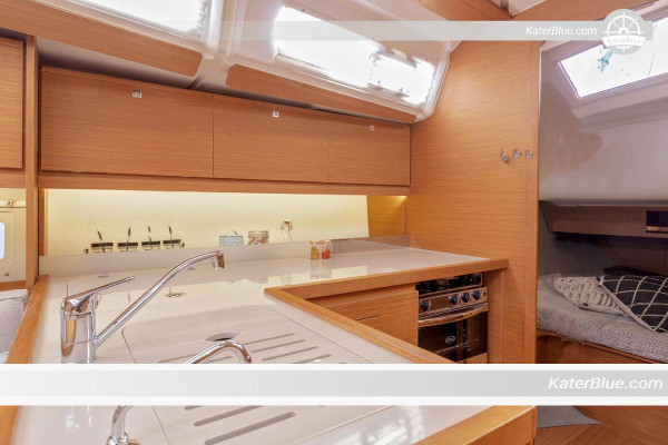 Perfect sailing yacht charter in Sardinia, Italy