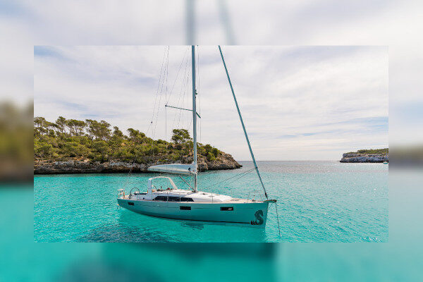 Weekly luxurious sailing yacht charters in Sicily-Italy