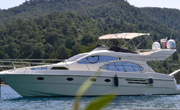 Charter de iate a motor Azimut 46 em Saranda, Albânia