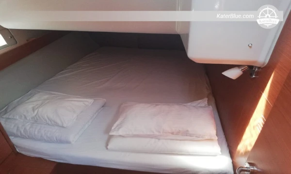 Iate Dufour disponível para aluguel semanal em Dubrovnik, Croácia.