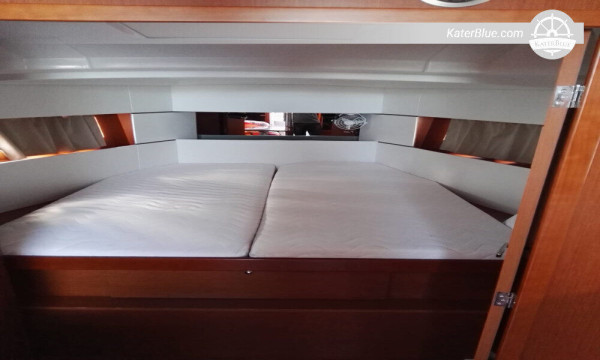 Beneteau sailboat for weekly charter Sicily-Italy