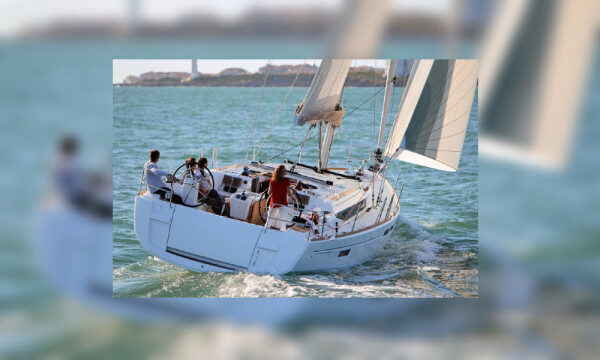 Fantastico noleggio settimanale di yacht a vela ad Alimos, Grecia