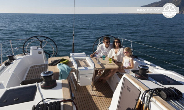 Fantastico noleggio settimanale di yacht a vela ad Alimos, Grecia