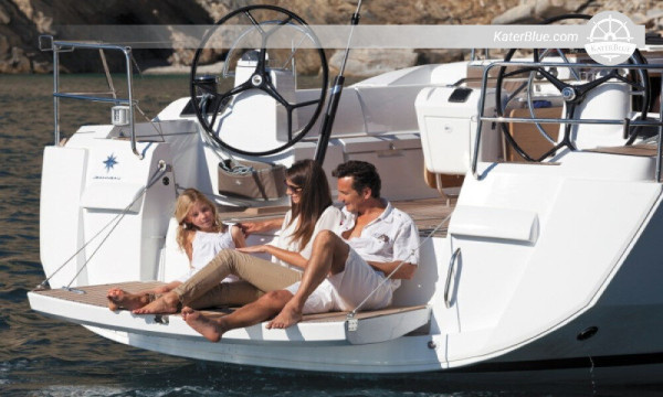 Fantastico noleggio settimanale di yacht a vela ad Alimos, Grecia