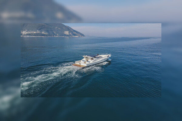 Ischia day charter on Uniesse yacht Napoli-Italy