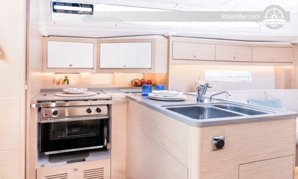 High-end yacht offer weekly charters Antibes-France