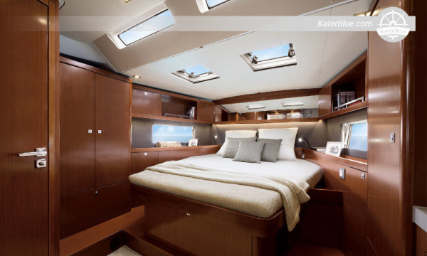Modern Beneteau yacht for weekly charter Antibes-France