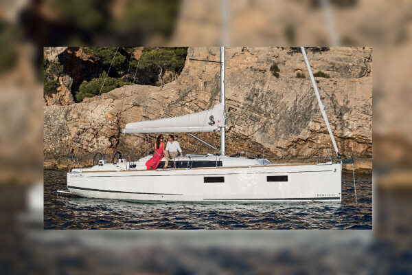 Luxury Beneteau yacht for weekly charter Antibes-France