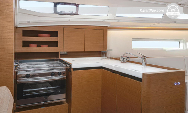 Deluxe sail yacht weekly charter Antibes-France