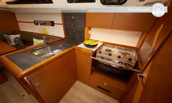 Jeanneau sail yacht for weekly charter Antibes-France
