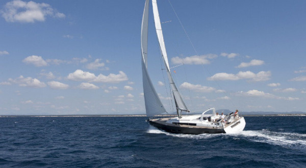 Modern Beneteau yacht for weekly charter Antibes-France