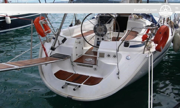 Charter settimanale a scafo nudo intorno a splendide isole a Volos, Grecia